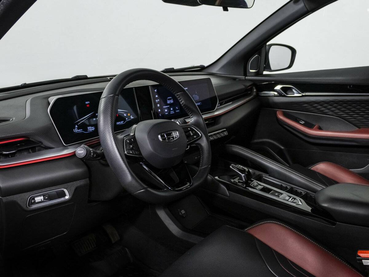 Geely Coolray с пробегом — 2023 год. Фото: #7