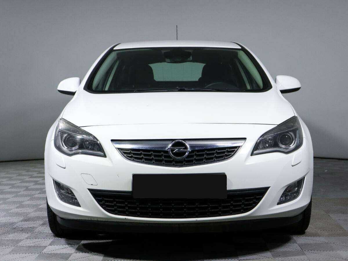 Opel Astra с пробегом — 2012 год. Фото: #1