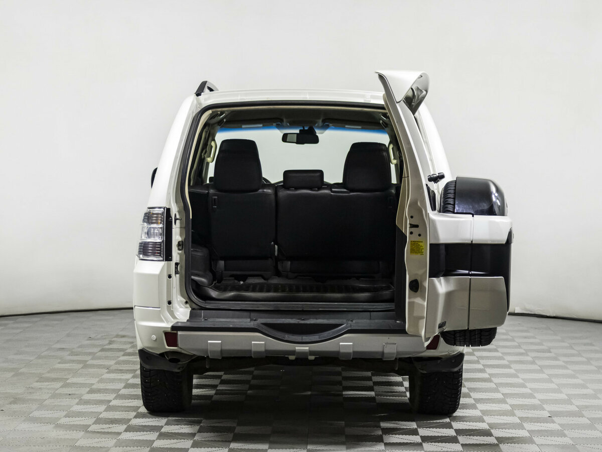 Mitsubishi Pajero с пробегом — 2014 год. Фото: #16