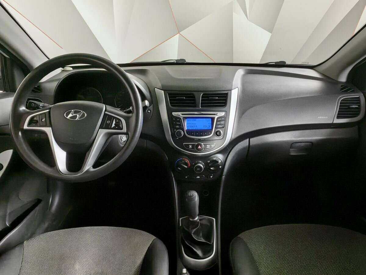 Hyundai Solaris с пробегом — 2013 год. Фото: #9