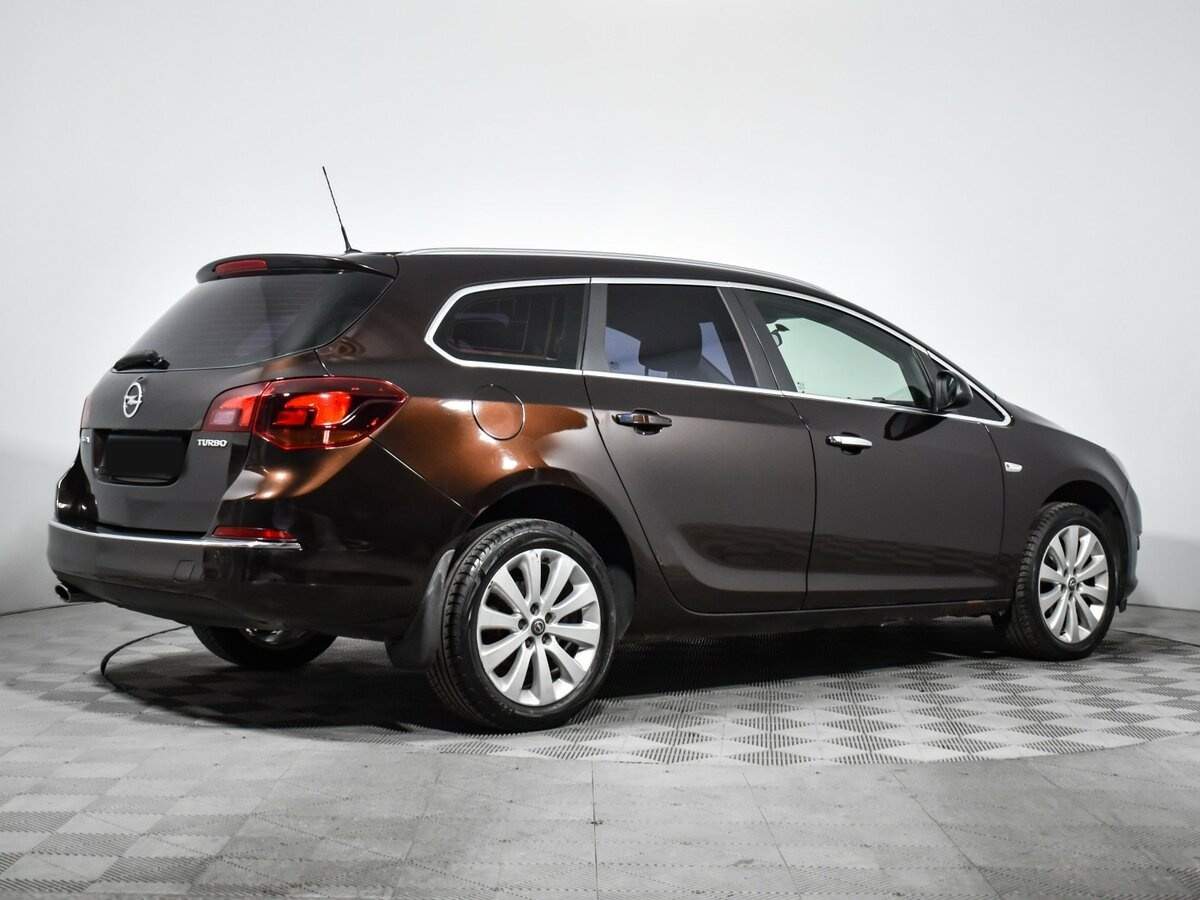 Opel Astra с пробегом — 2013 год. Фото: #4