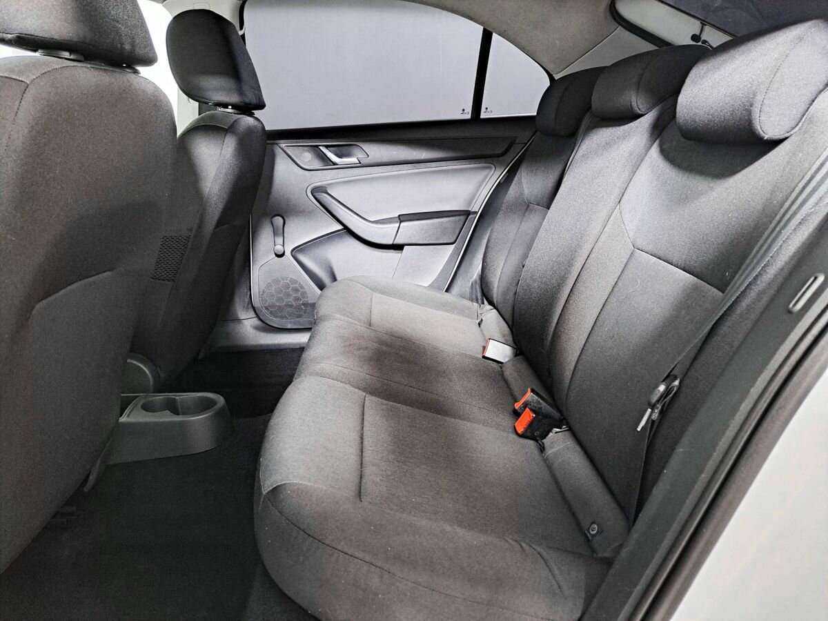 Skoda Rapid с пробегом — 2017 год. Фото: #11
