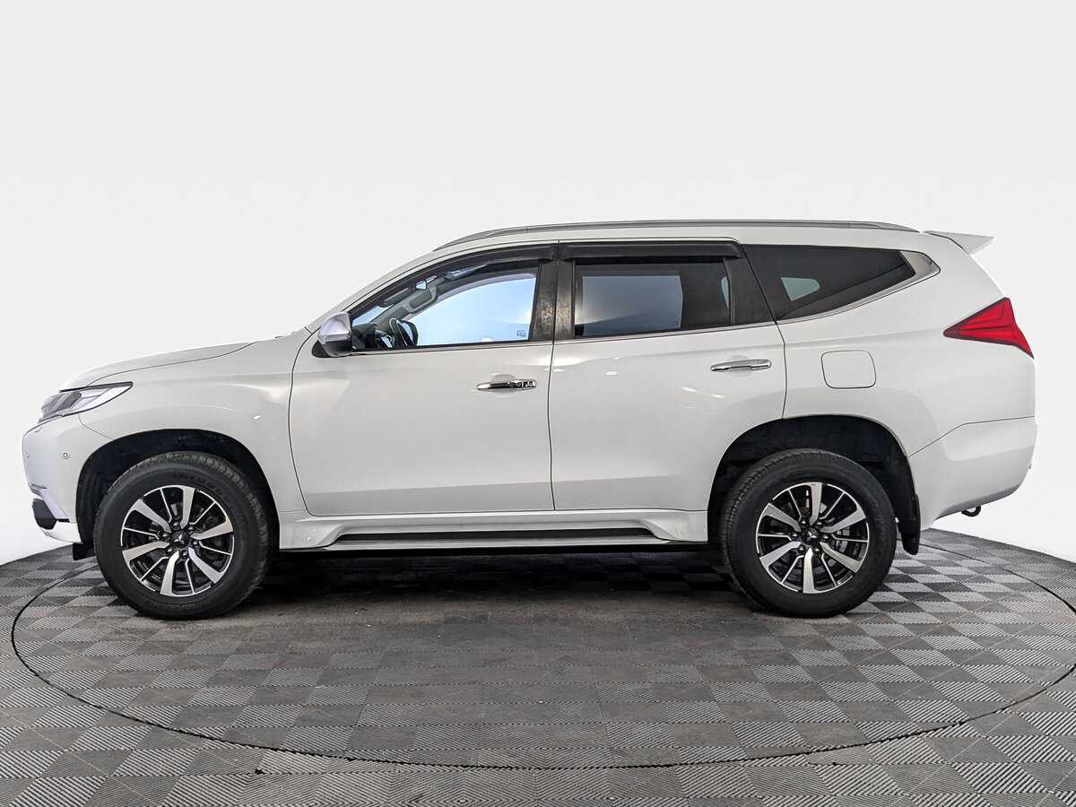 Mitsubishi Pajero Sport с пробегом — 2017 год. Фото: #7