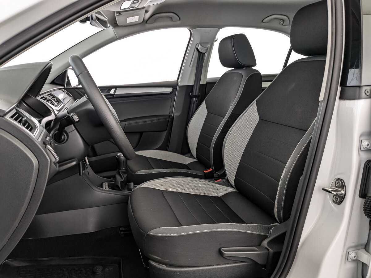 Skoda Rapid с пробегом — 2019 год. Фото: #14