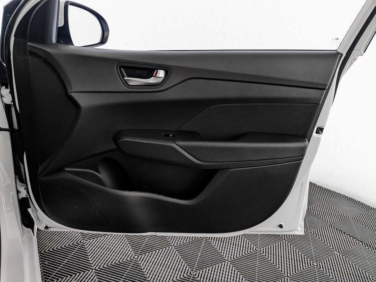 Hyundai Solaris с пробегом — 2022 год. Фото: #19