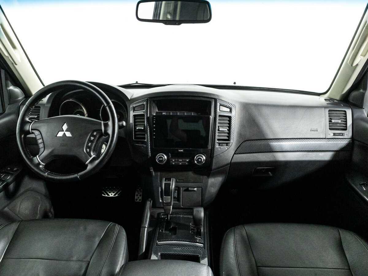 Mitsubishi Pajero с пробегом — 2014 год. Фото: #12