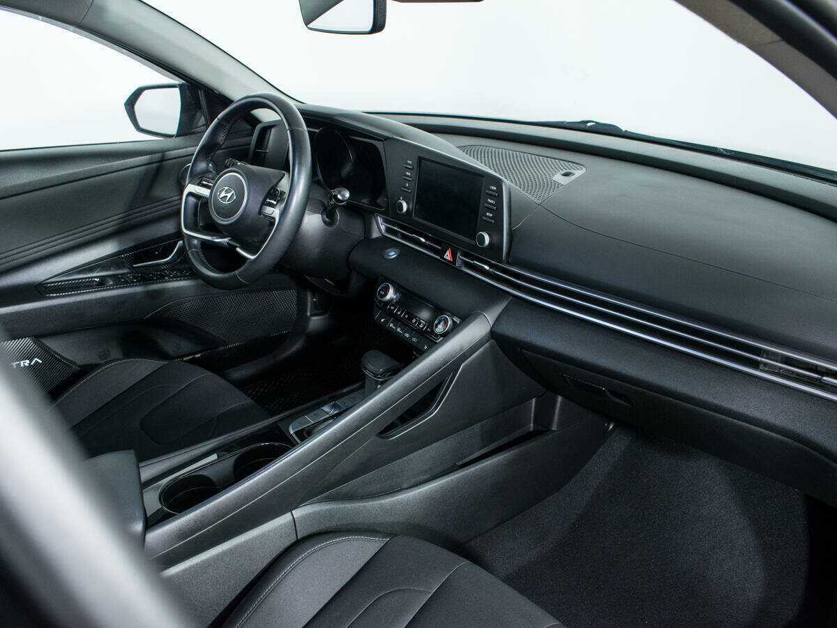 Hyundai Elantra с пробегом — 2020 год. Фото: #8