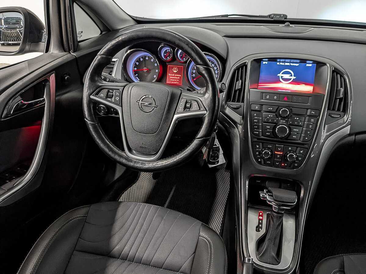 Opel Astra с пробегом — 2014 год. Фото: #22