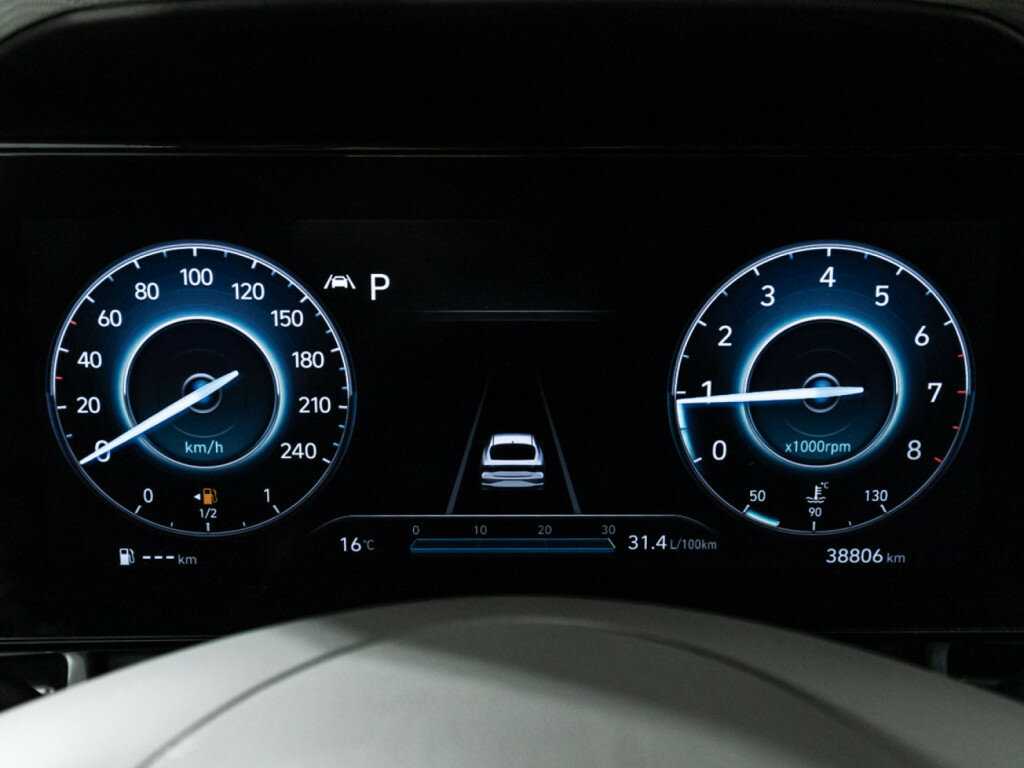 Hyundai Elantra с пробегом — 2021 год. Фото: #11