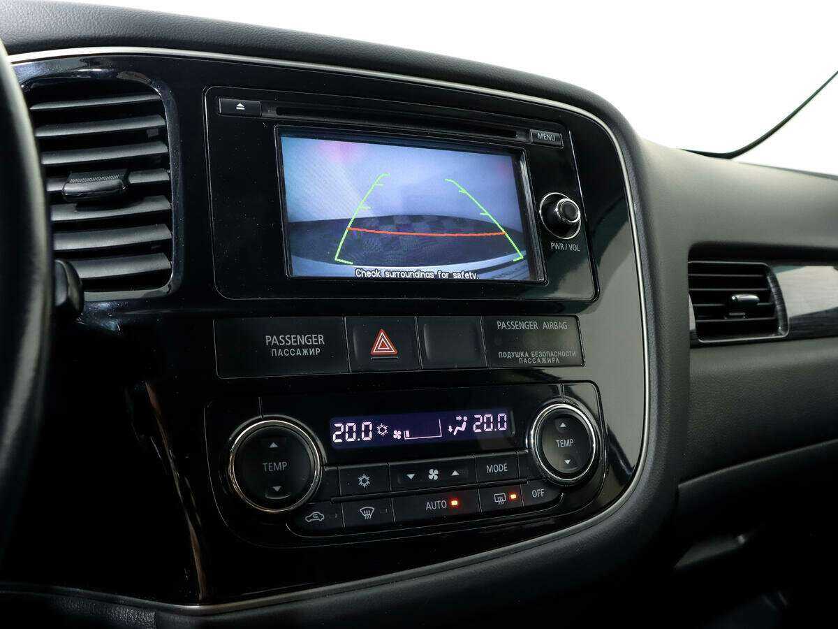 Mitsubishi Outlander с пробегом — 2015 год. Фото: #13