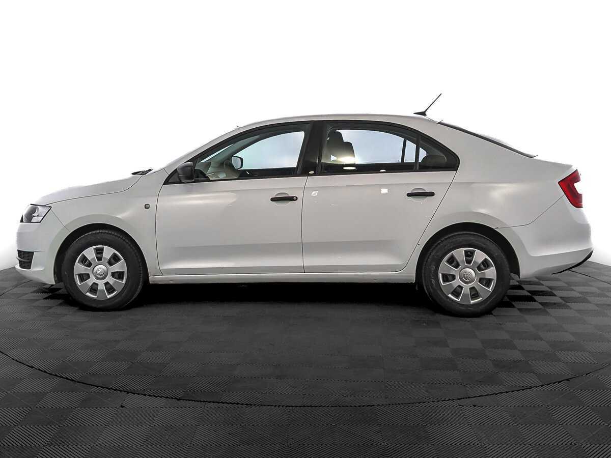 Skoda Rapid с пробегом — 2017 год. Фото: #7