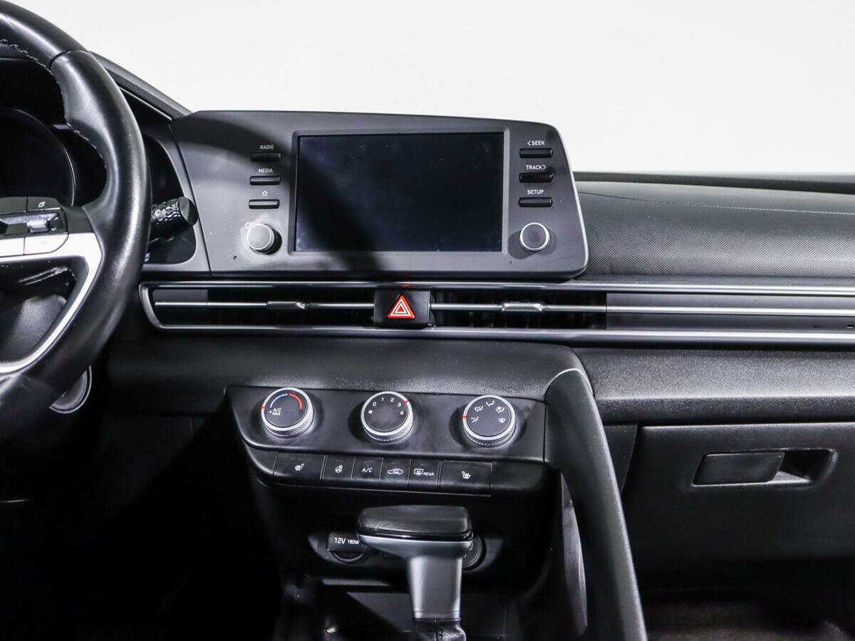 Hyundai Elantra с пробегом — 2021 год. Фото: #12