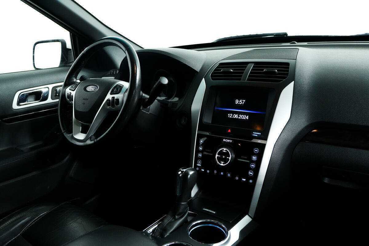 Ford Explorer с пробегом — 2012 год. Фото: #8
