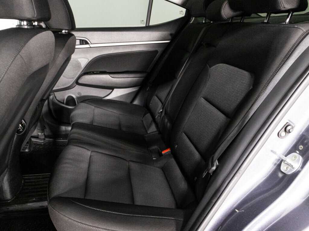 Hyundai Elantra с пробегом — 2018 год. Фото: #9