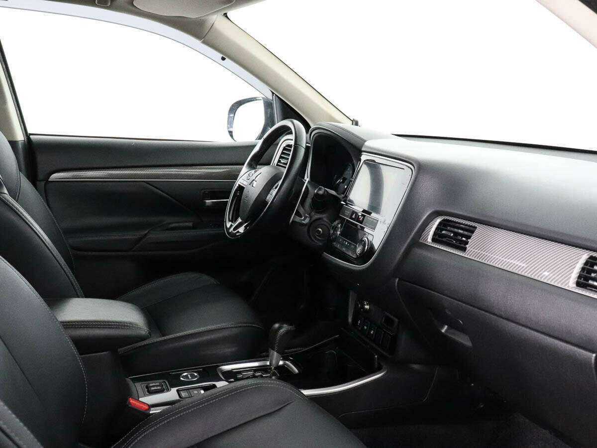 Mitsubishi Outlander с пробегом — 2019 год. Фото: #6