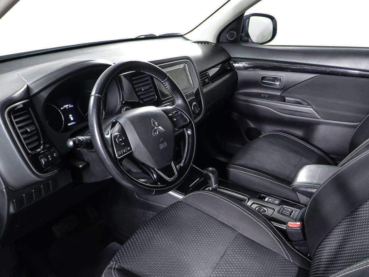 Mitsubishi Outlander с пробегом — 2019 год. Фото: #12