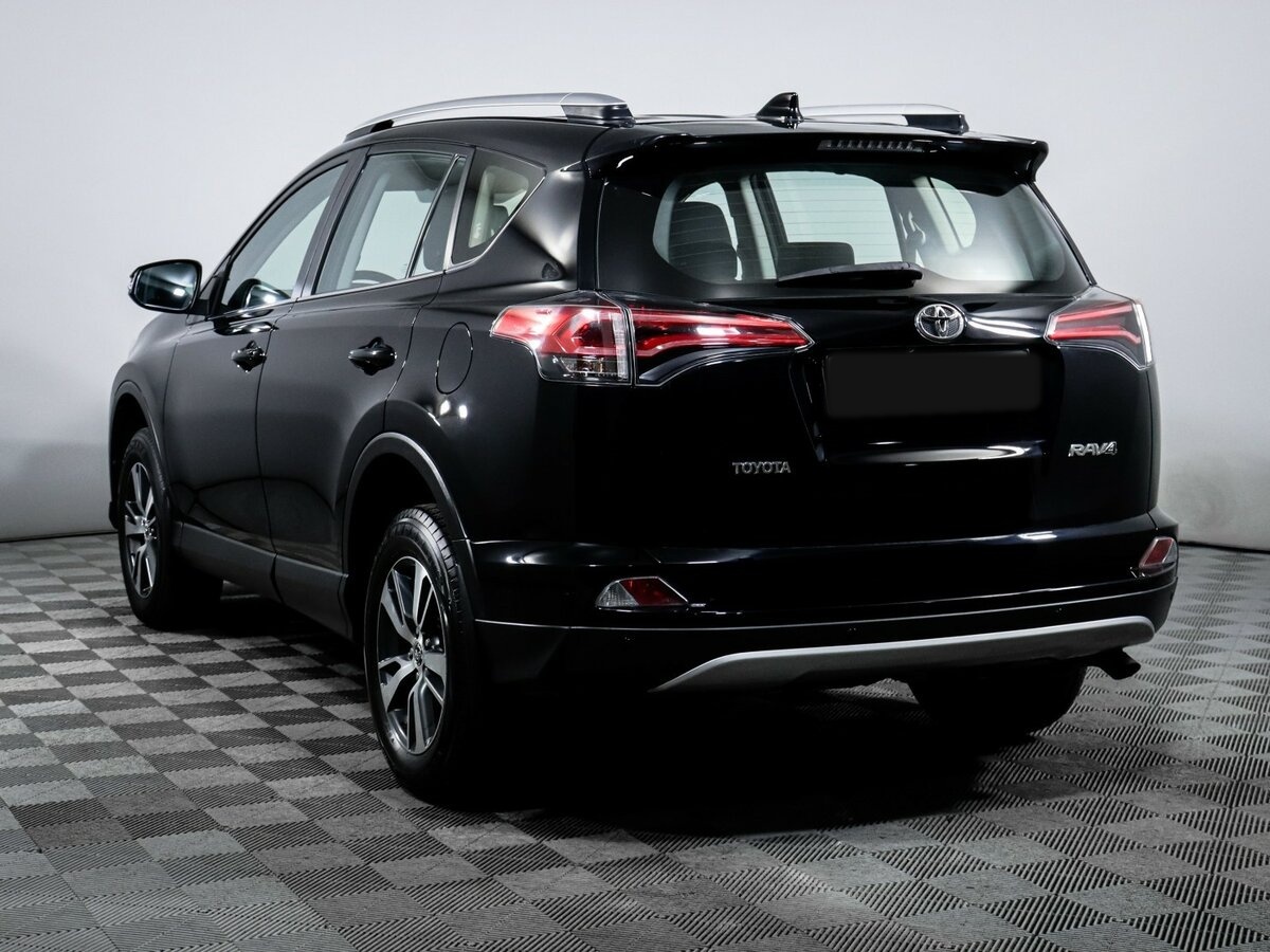 Toyota RAV4 с пробегом — 2018 год. Фото: #6