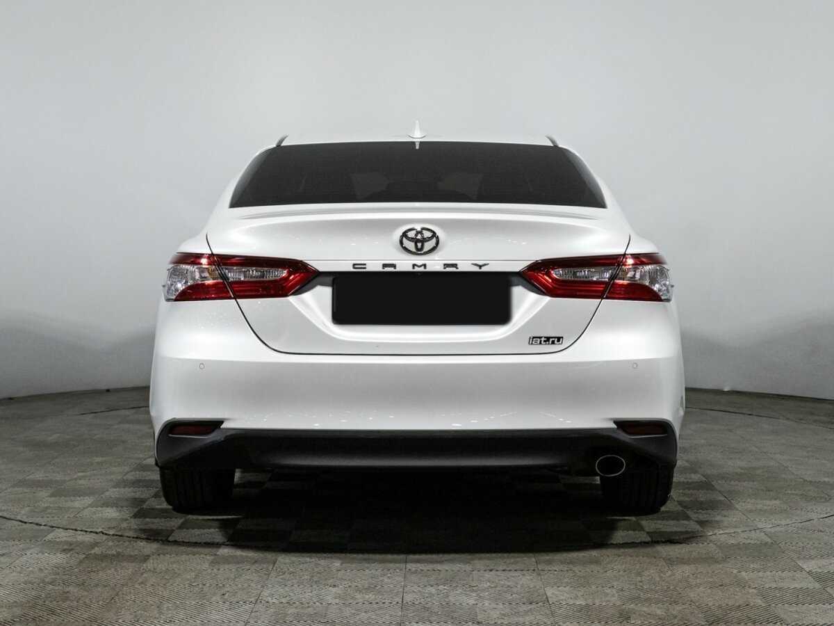Toyota Camry с пробегом — 2018 год. Фото: #4