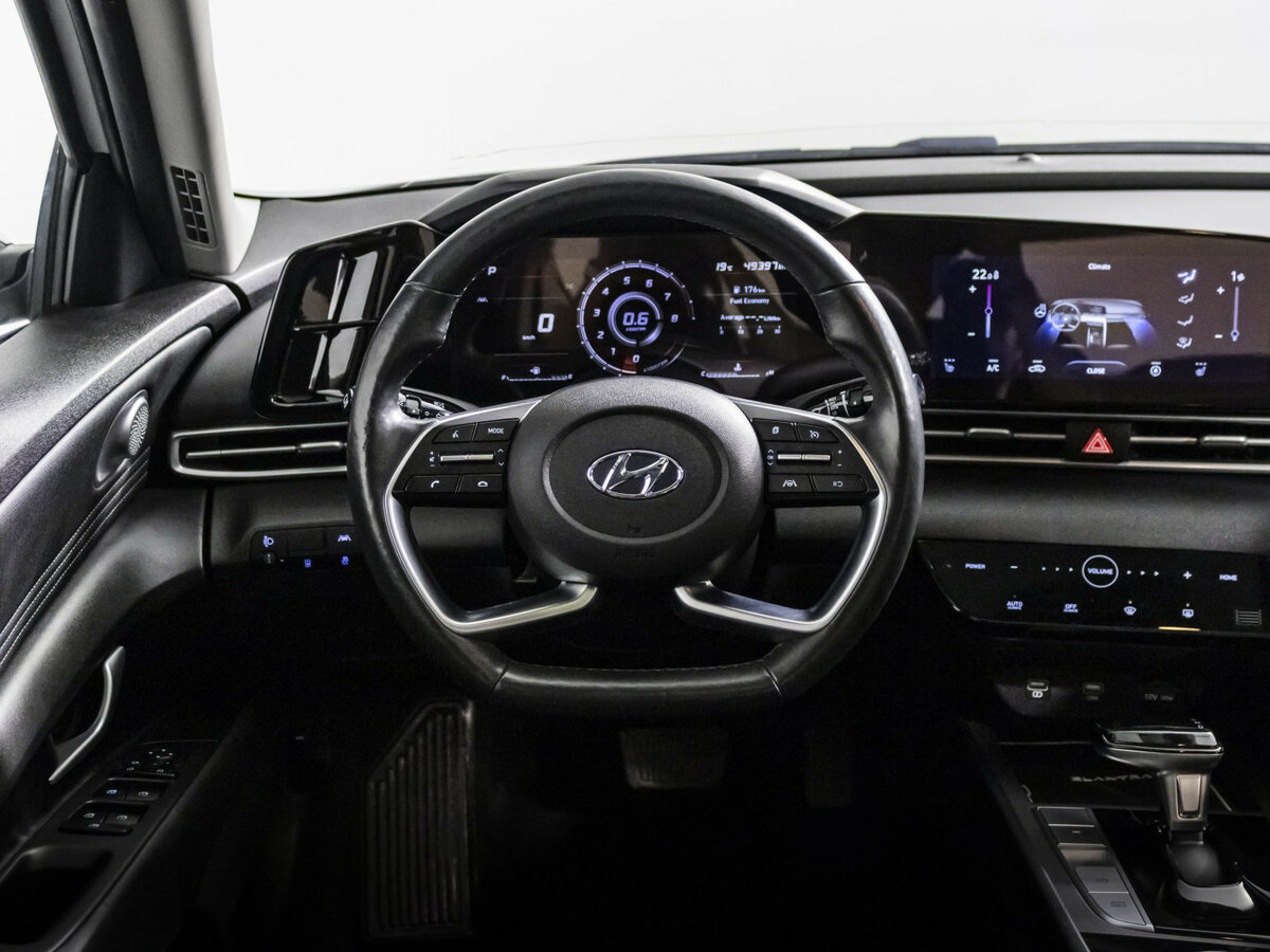 Hyundai Elantra с пробегом — 2021 год. Фото: #9