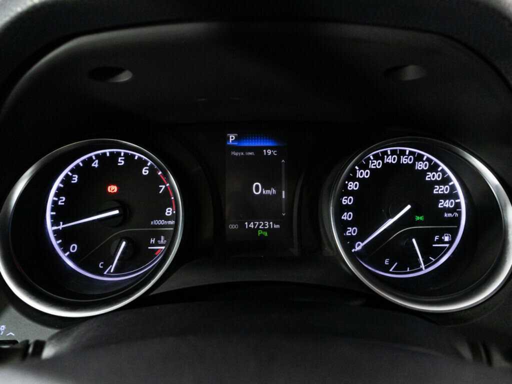 Toyota Camry с пробегом — 2018 год. Фото: #11