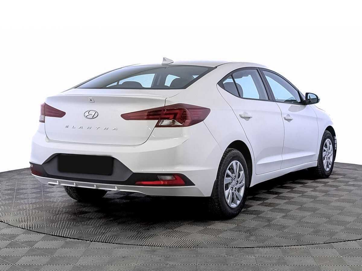 Hyundai Elantra с пробегом — 2019 год. Фото: #4