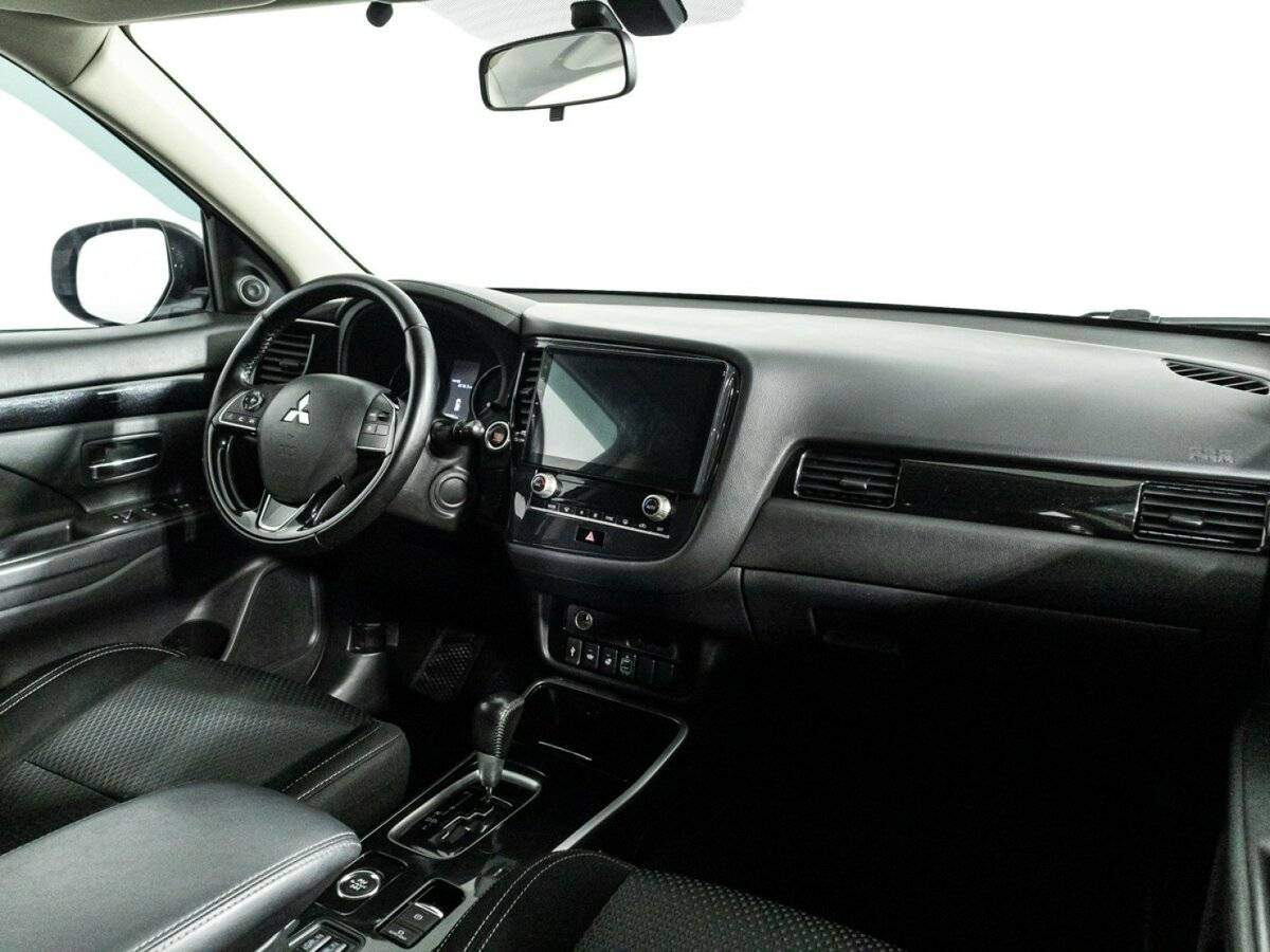 Mitsubishi Outlander с пробегом — 2020 год. Фото: #6