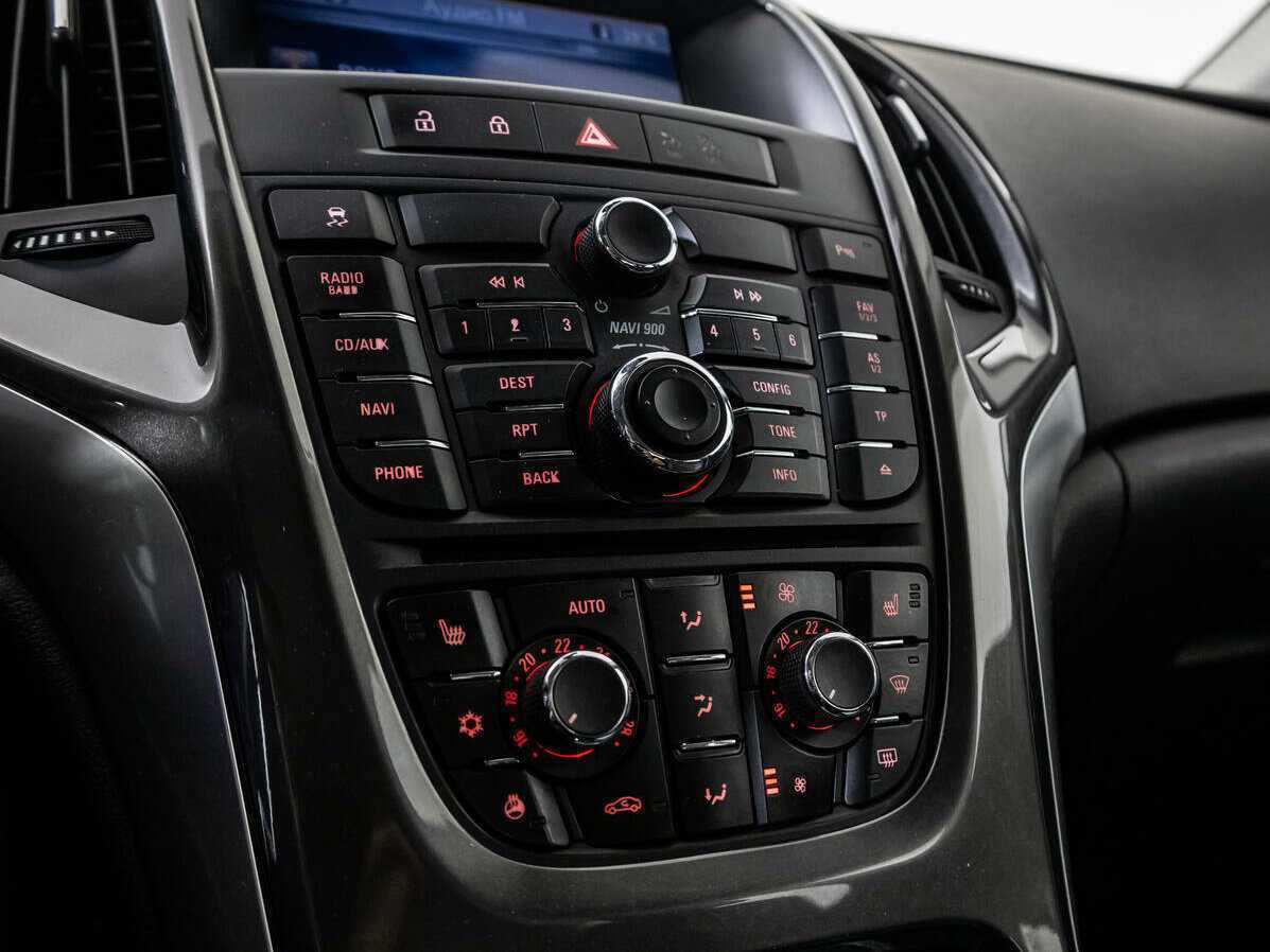 Opel Astra с пробегом — 2012 год. Фото: #13