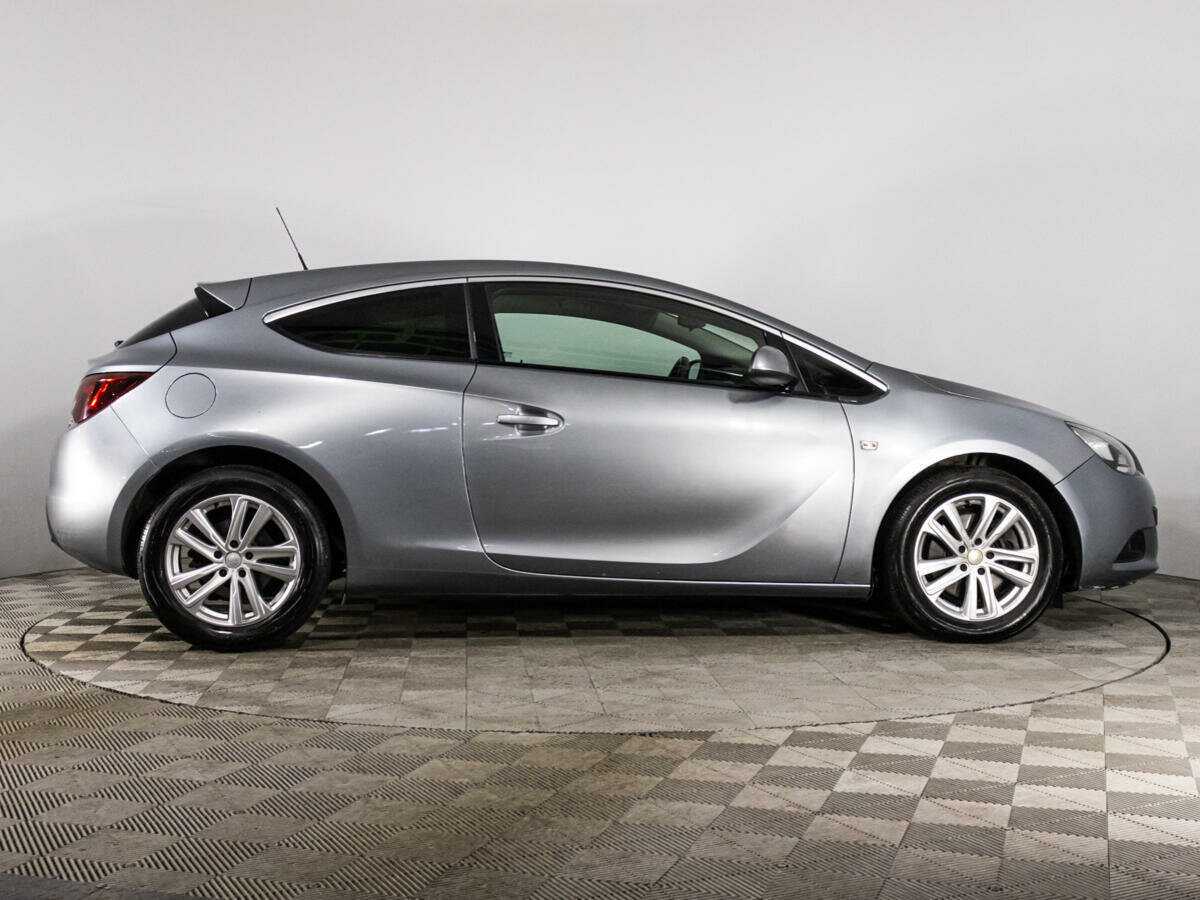 Opel Astra с пробегом — 2013 год. Фото: #3