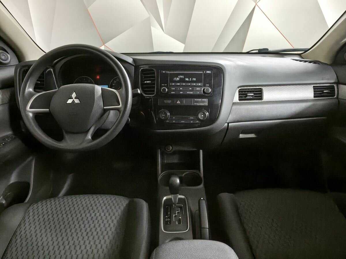 Mitsubishi Outlander с пробегом — 2012 год. Фото: #9