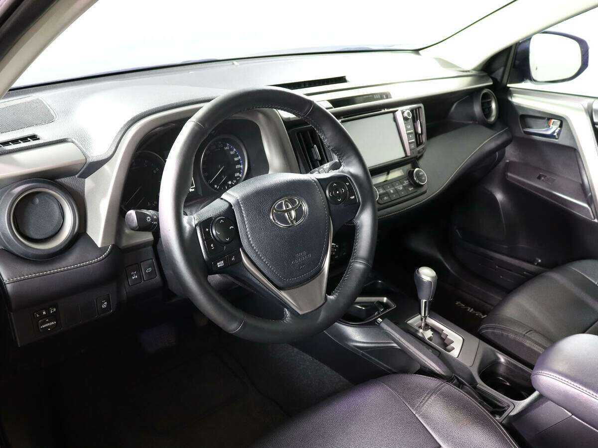 Toyota RAV4 с пробегом — 2017 год. Фото: #11