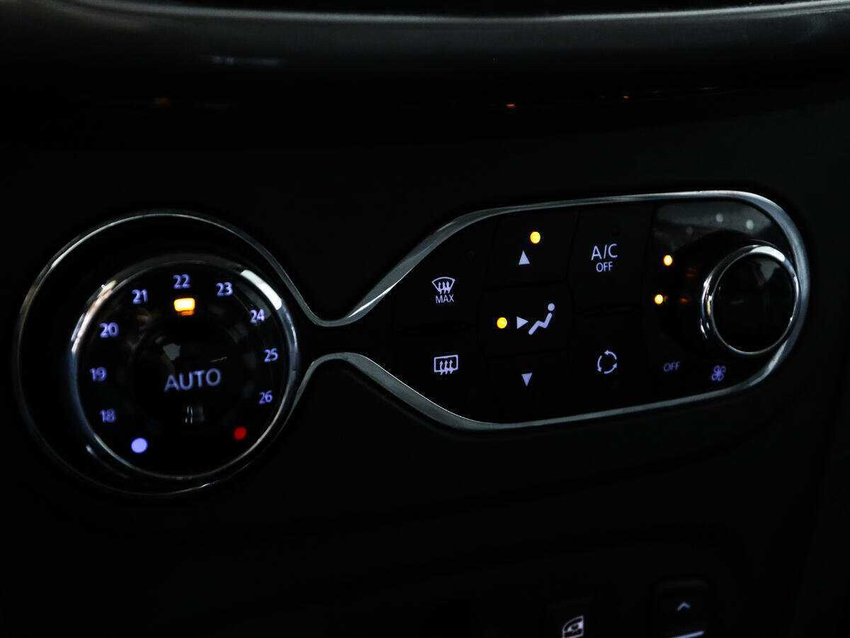 Renault Sandero с пробегом — 2016 год. Фото: #14