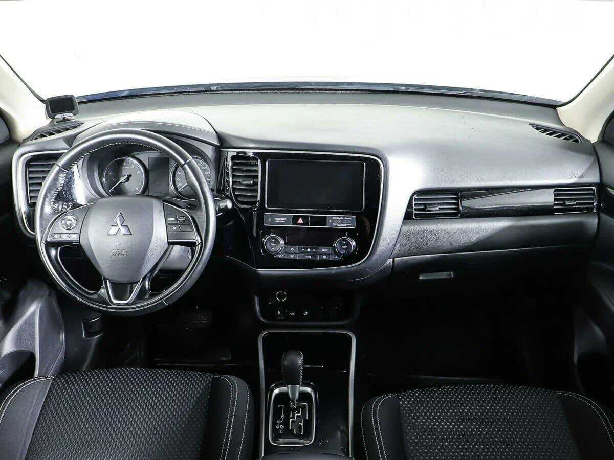 Mitsubishi Outlander с пробегом — 2019 год. Фото: #10
