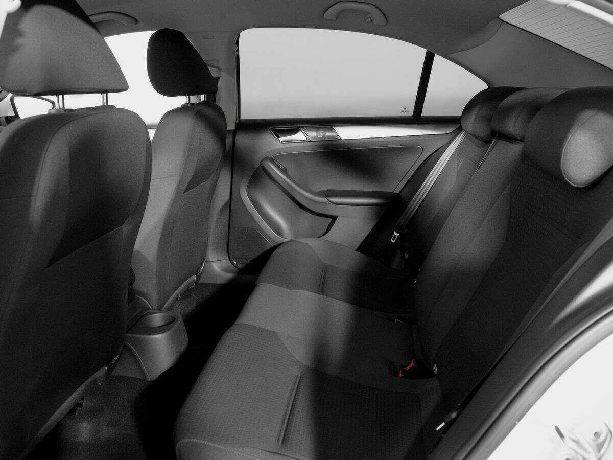 Volkswagen Jetta с пробегом — 2016 год. Фото: #9