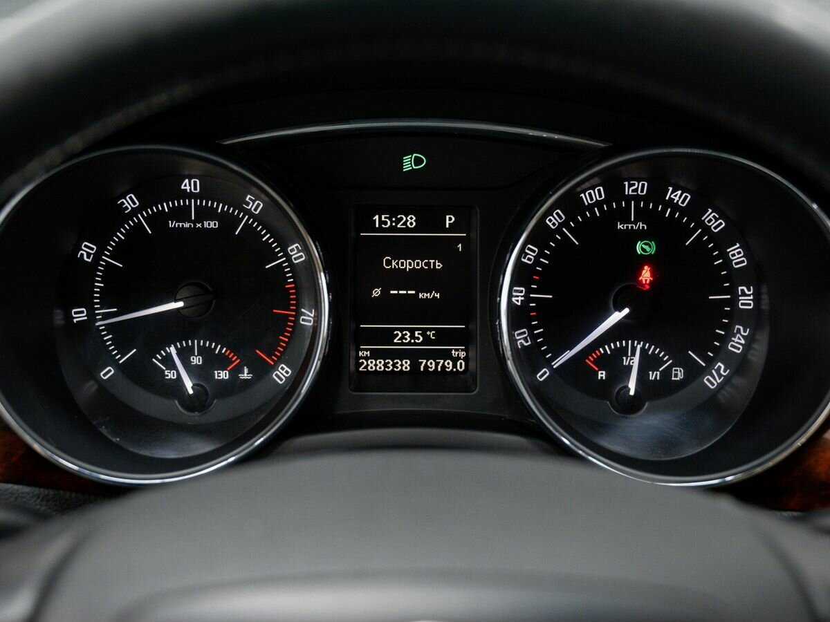 Skoda Superb с пробегом — 2012 год. Фото: #20