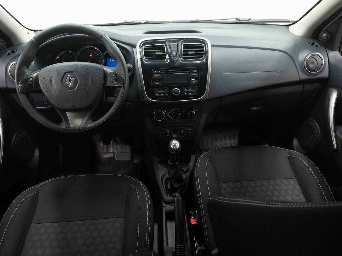 Renault Sandero с пробегом — 2016 год. Фото: #12