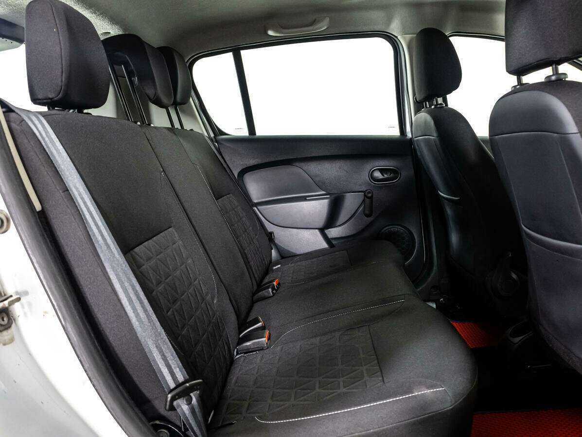 Renault Sandero с пробегом — 2015 год. Фото: #8