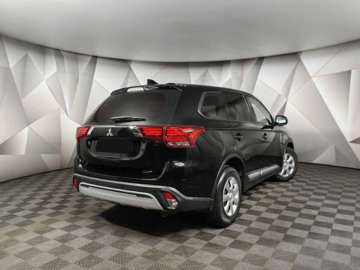 Mitsubishi Outlander с пробегом — 2018 год. Фото: #1