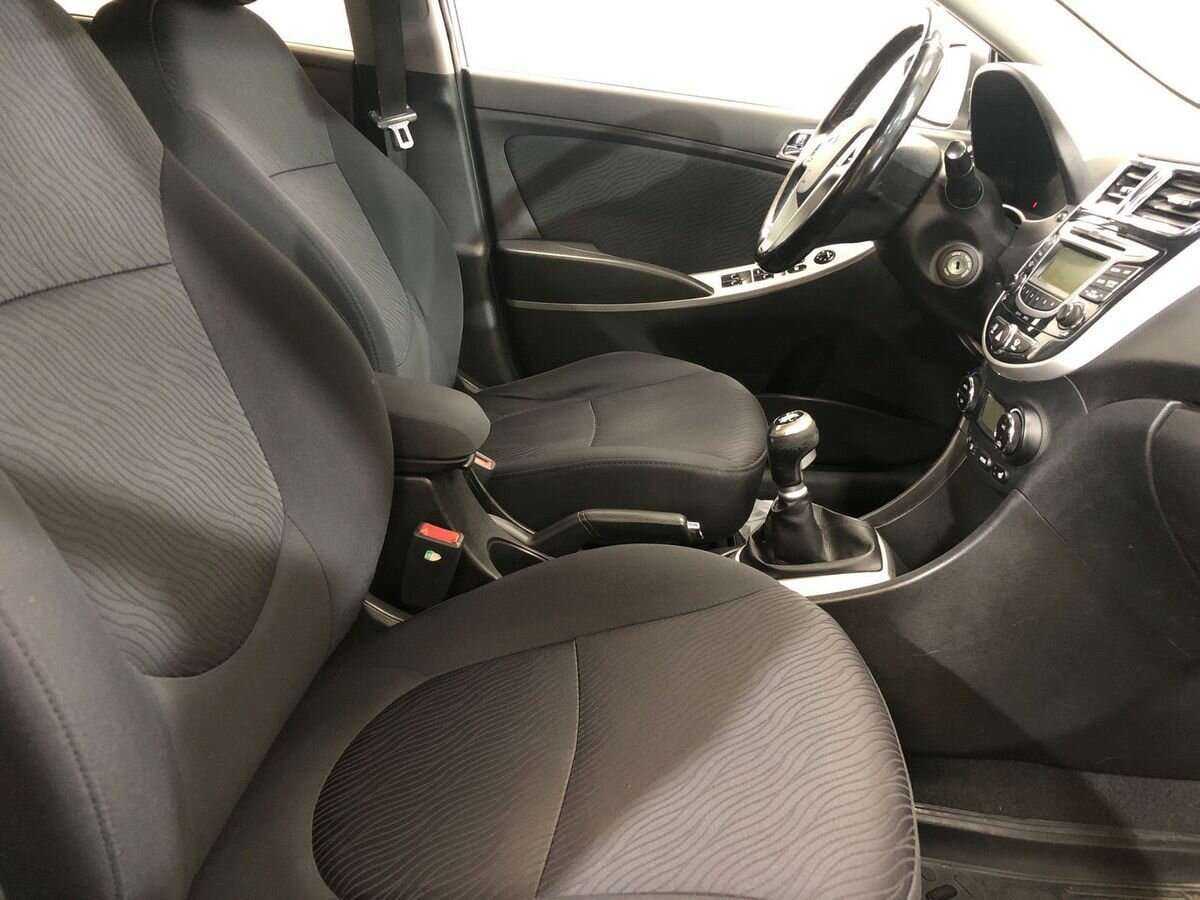 Hyundai Solaris с пробегом — 2014 год. Фото: #9