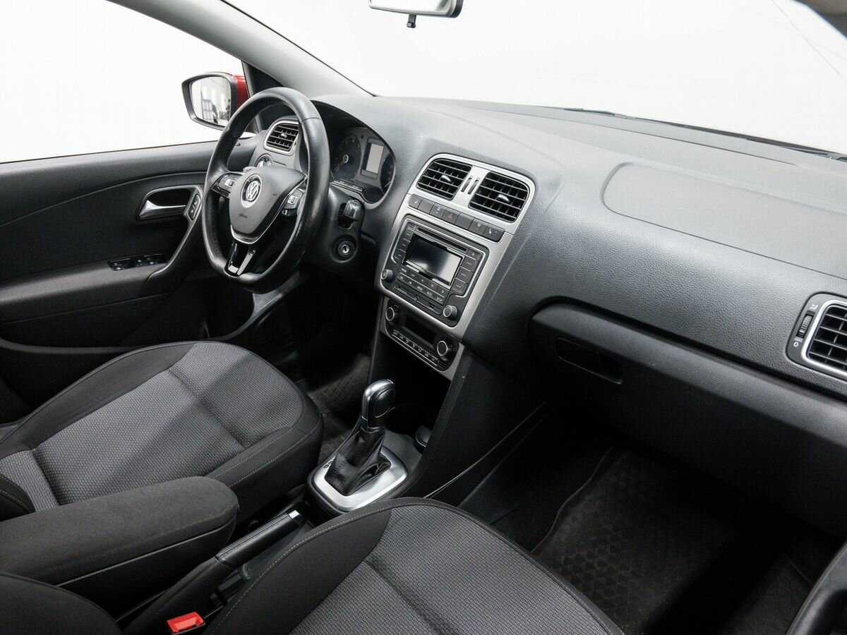 Volkswagen Polo с пробегом — 2017 год. Фото: #4