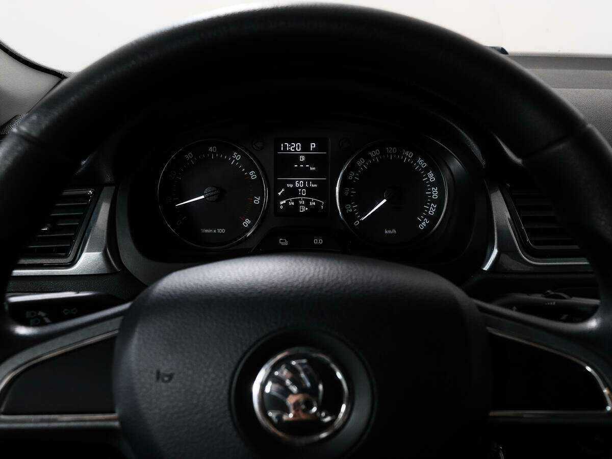 Skoda Rapid с пробегом — 2014 год. Фото: #13