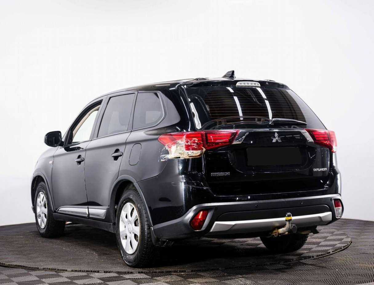Mitsubishi Outlander с пробегом — 2018 год. Фото: #3