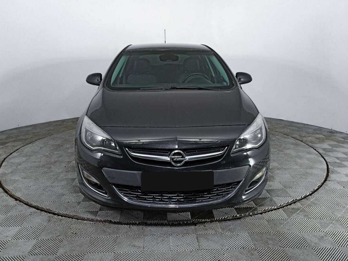 Opel Astra с пробегом — 2012 год. Фото: #1