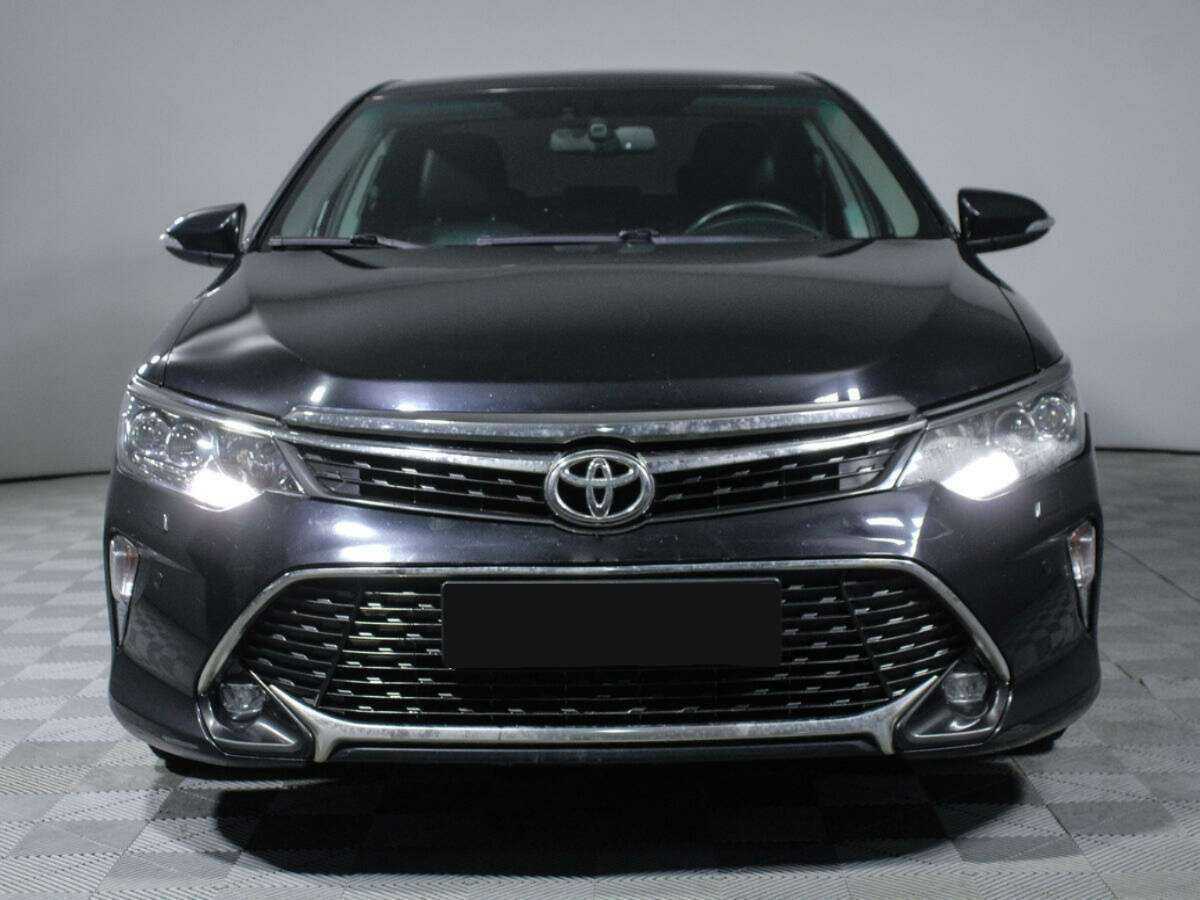Toyota Camry с пробегом — 2018 год. Фото: #1