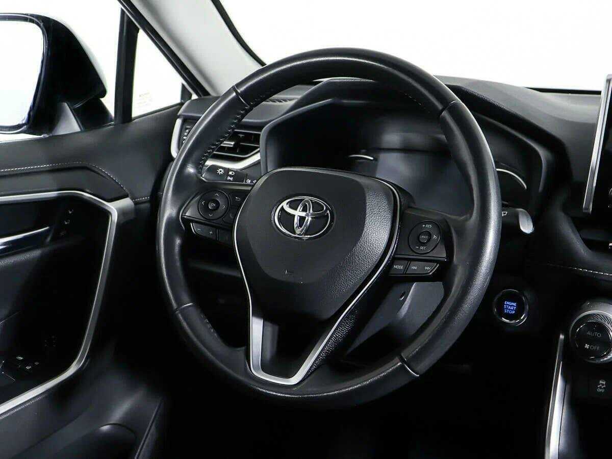 Toyota RAV4 с пробегом — 2021 год. Фото: #9