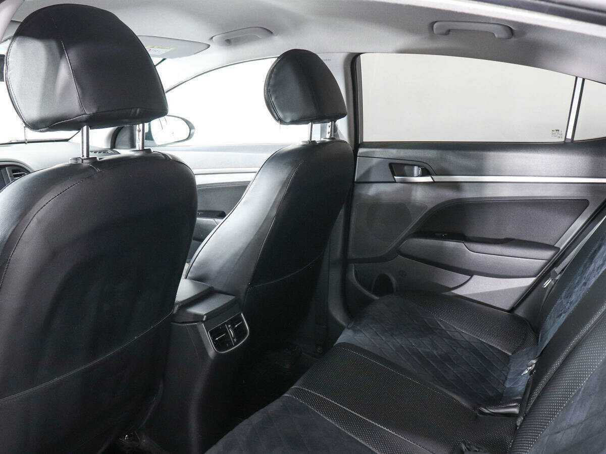 Hyundai Elantra с пробегом — 2019 год. Фото: #11