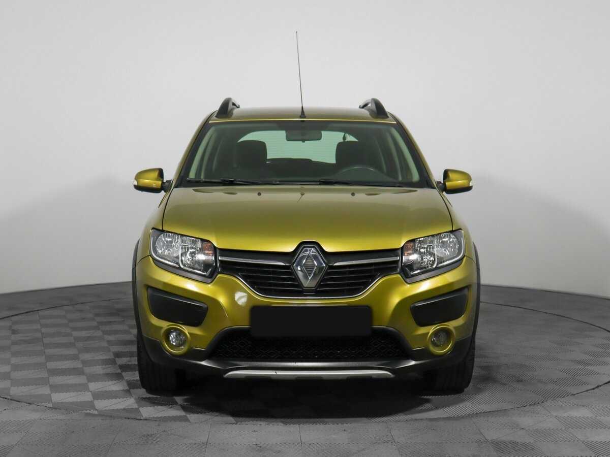 Renault Sandero с пробегом — 2015 год. Фото: #1
