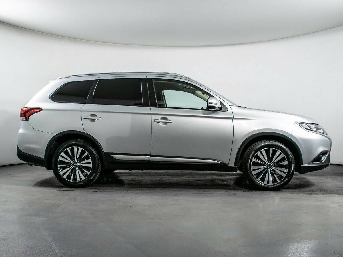 Mitsubishi Outlander с пробегом — 2018 год. Фото: #3