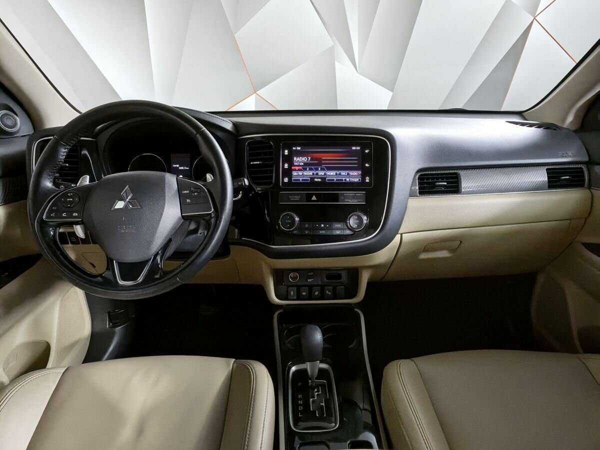 Mitsubishi Outlander с пробегом — 2019 год. Фото: #9