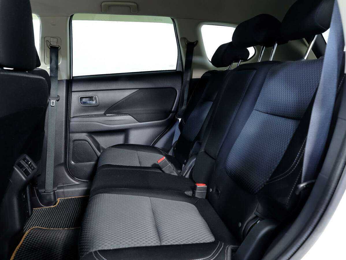Mitsubishi Outlander с пробегом — 2018 год. Фото: #12