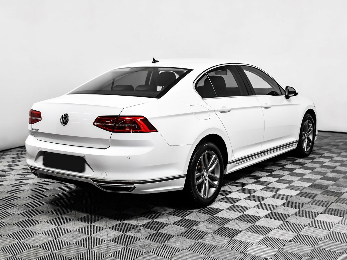 Volkswagen Passat с пробегом — 2018 год. Фото: #4
